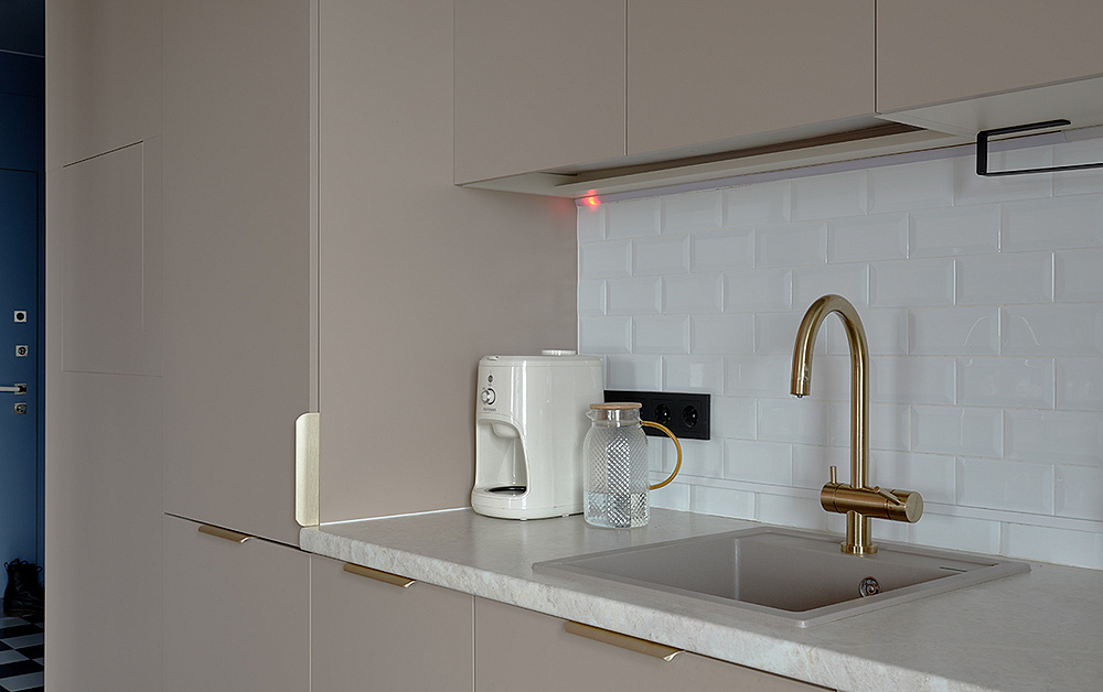 Шкафы и кухня Стоун Колор для однушки с круговой планировкой